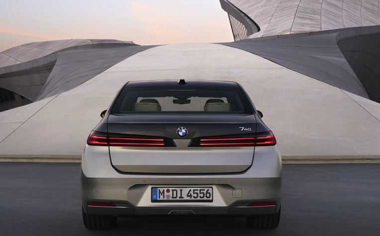 드디어 공개 BMW 7시리즈 부분 변경 모델 출시는 7월부터?