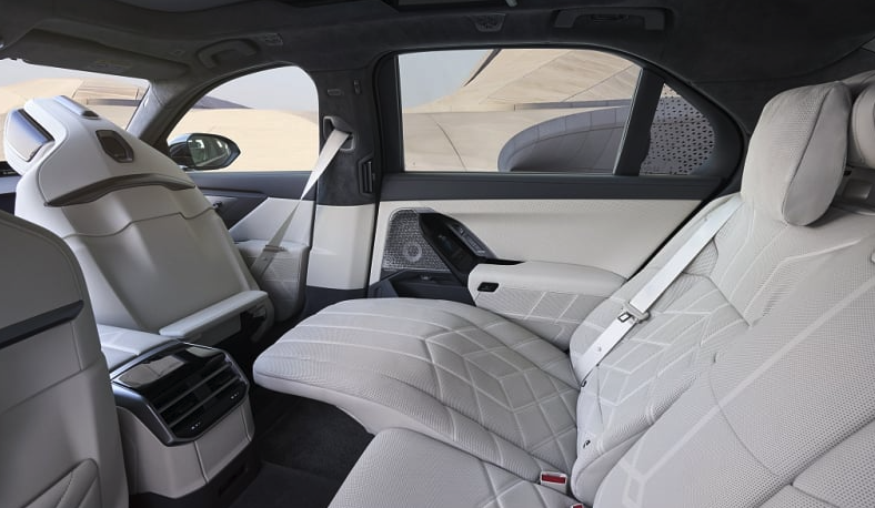 드디어 공개 BMW 7시리즈 부분 변경 모델 출시는 7월부터?
