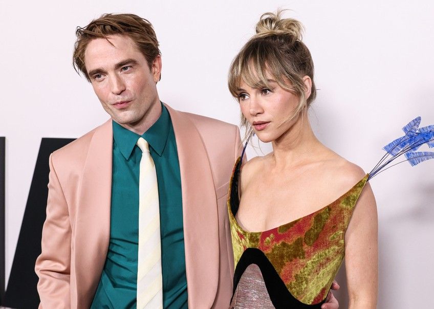 Robert Pattinson and Suki Waterhouse / Credit: DepositPhotos