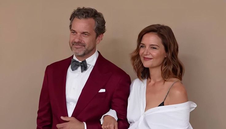 Joshua Jackson and Katie Holmes / Credit: YouTube