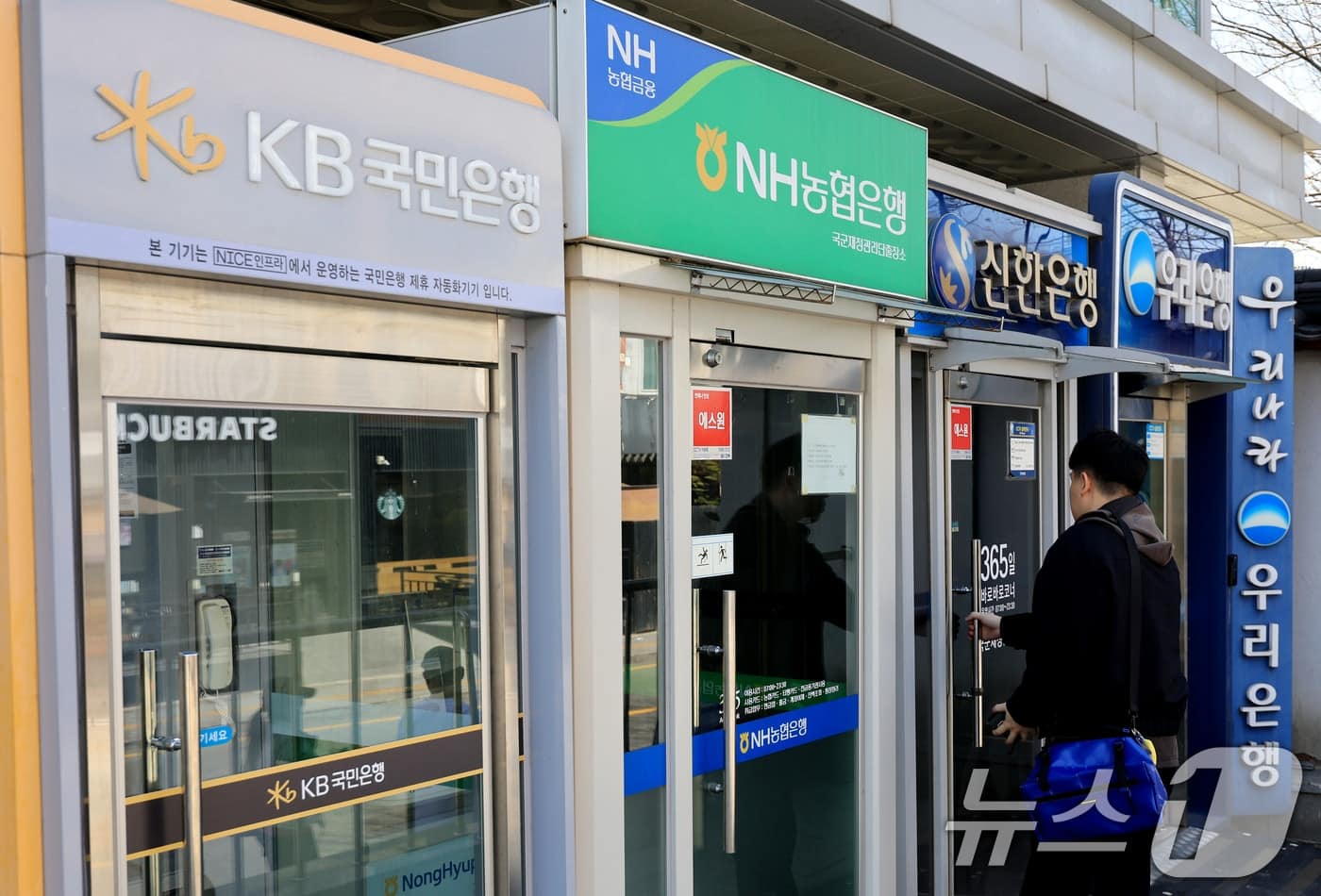 중동 전쟁이 끌어올린 '대출 금리'… 가계까지 번졌다 2 주담대 금리 6개월째 상승해 연 4.34%…1년 4개월 만에 '최고' - 뉴스1