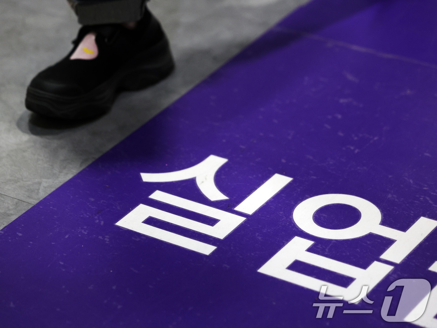 취업했지만 취업자가 아니다…청년 '불완전 취업' 5년 만에 최다 3 1분기 실업자 다시 100만명 돌파…청년 고용 한파 심화 - 뉴스1