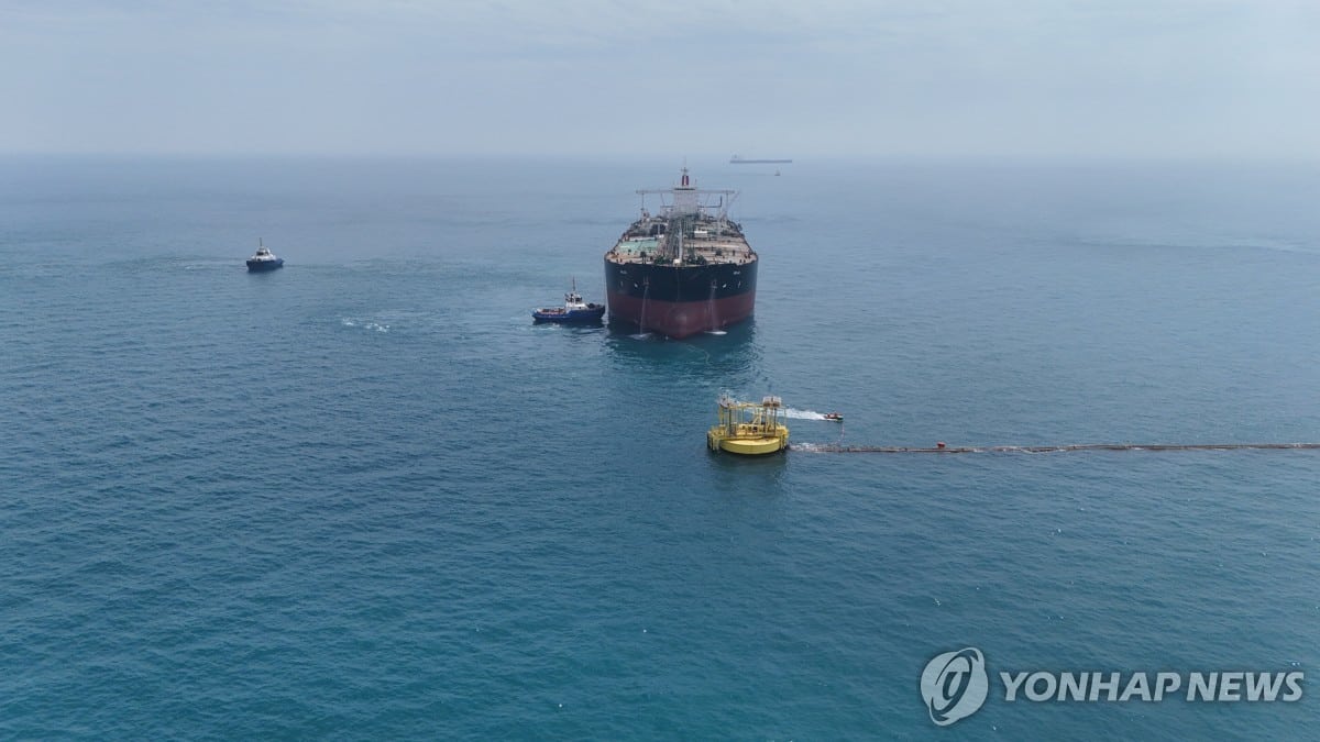 이란 전쟁發 '에너지 쇼크'…세계은행 이란 석유 400만배럴 실은 아시아행 유조선, 호르무즈 통과