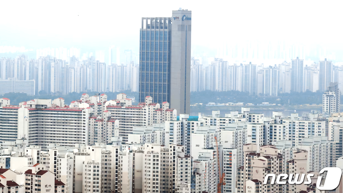 서울 부동산, 강남 3구는 '관망세'인데… '이 지역'은 매수 활발, 그 이유는 2 서울 아파트 3월 거래 감소