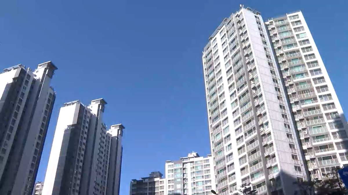 양도세 중과 '데드라인' 앞두고… 서울 집값, 급매물에 결국 하락 전환 2 다주택자 양도세 중과 유예, 토허제 신청분까지 허용
