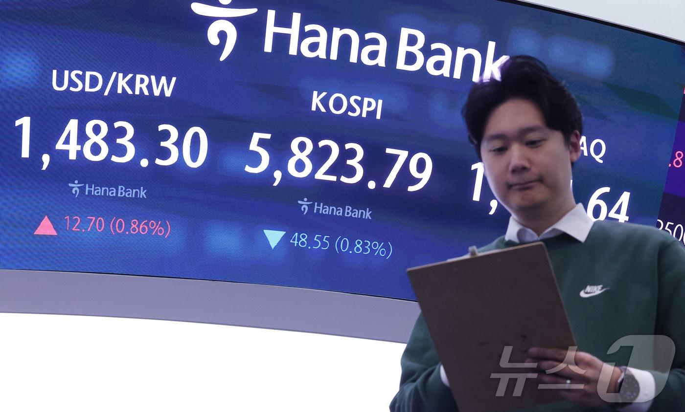 가계 여윳돈 역대 최대 '269조'…주식 불나방·빚투의 역설 3 지난해 가계 여윳돈 269.7조 '역대 최대'…주식·ETF 투자 열풍 영향 - 뉴스1