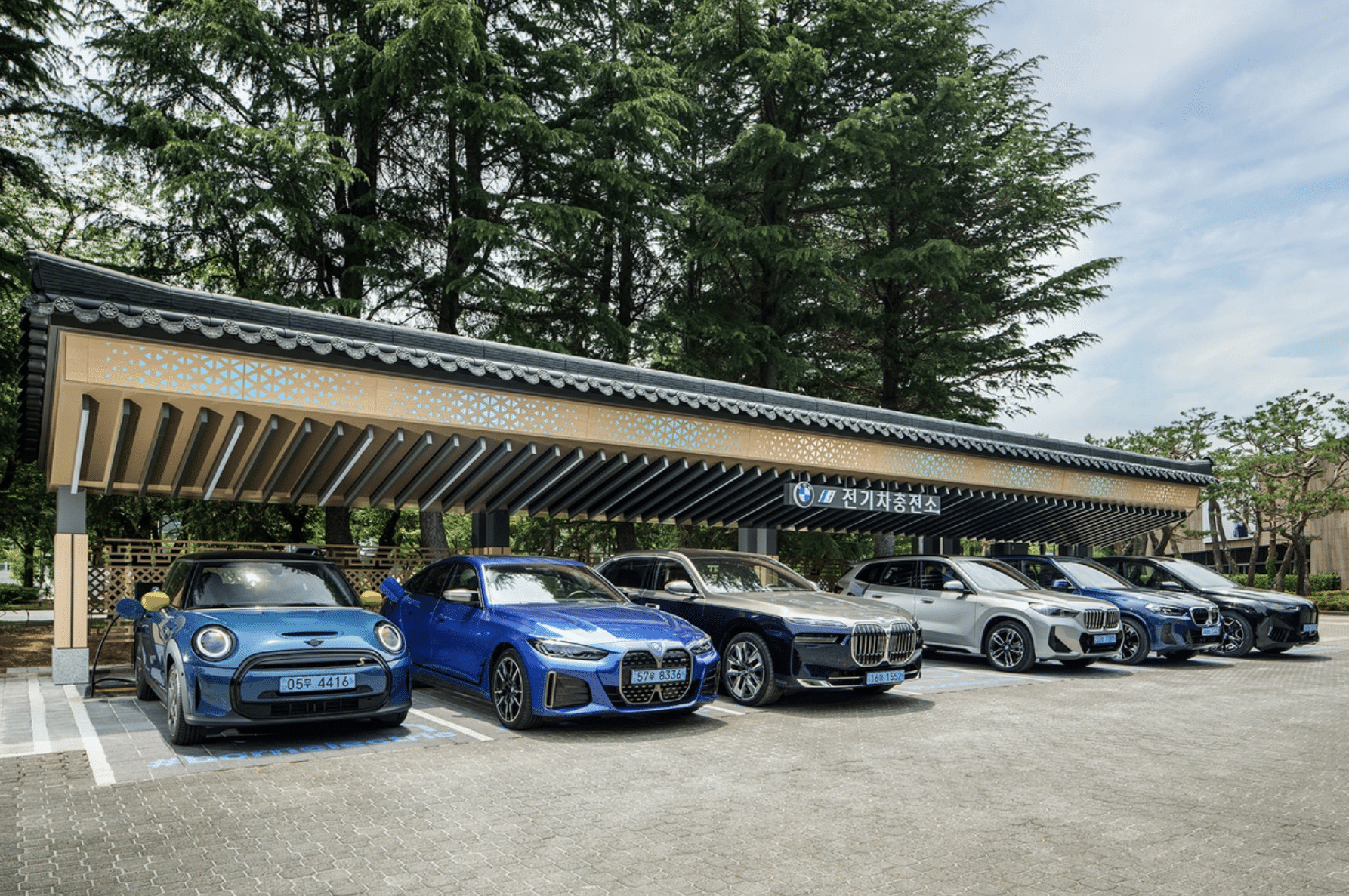 보조금 없어도 흥행 조짐…'BMW·포르쉐·벤츠', 억대 전기차 한국 공략 1 수입 전기차 국내 라인업 확대