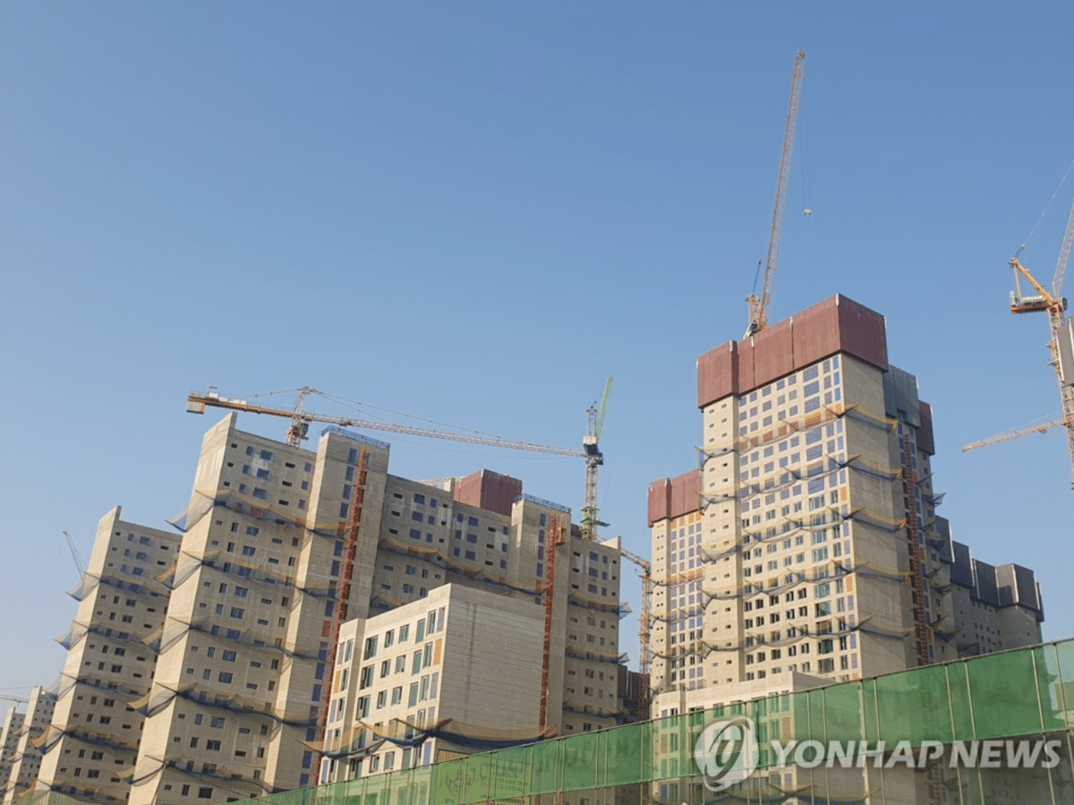 4대 공급 지표 '반등'했지만…악성 미분양 3만 가구 넘고 월세 비중 70% 육박 3 3월 전국 공동주택 분양 68.4%