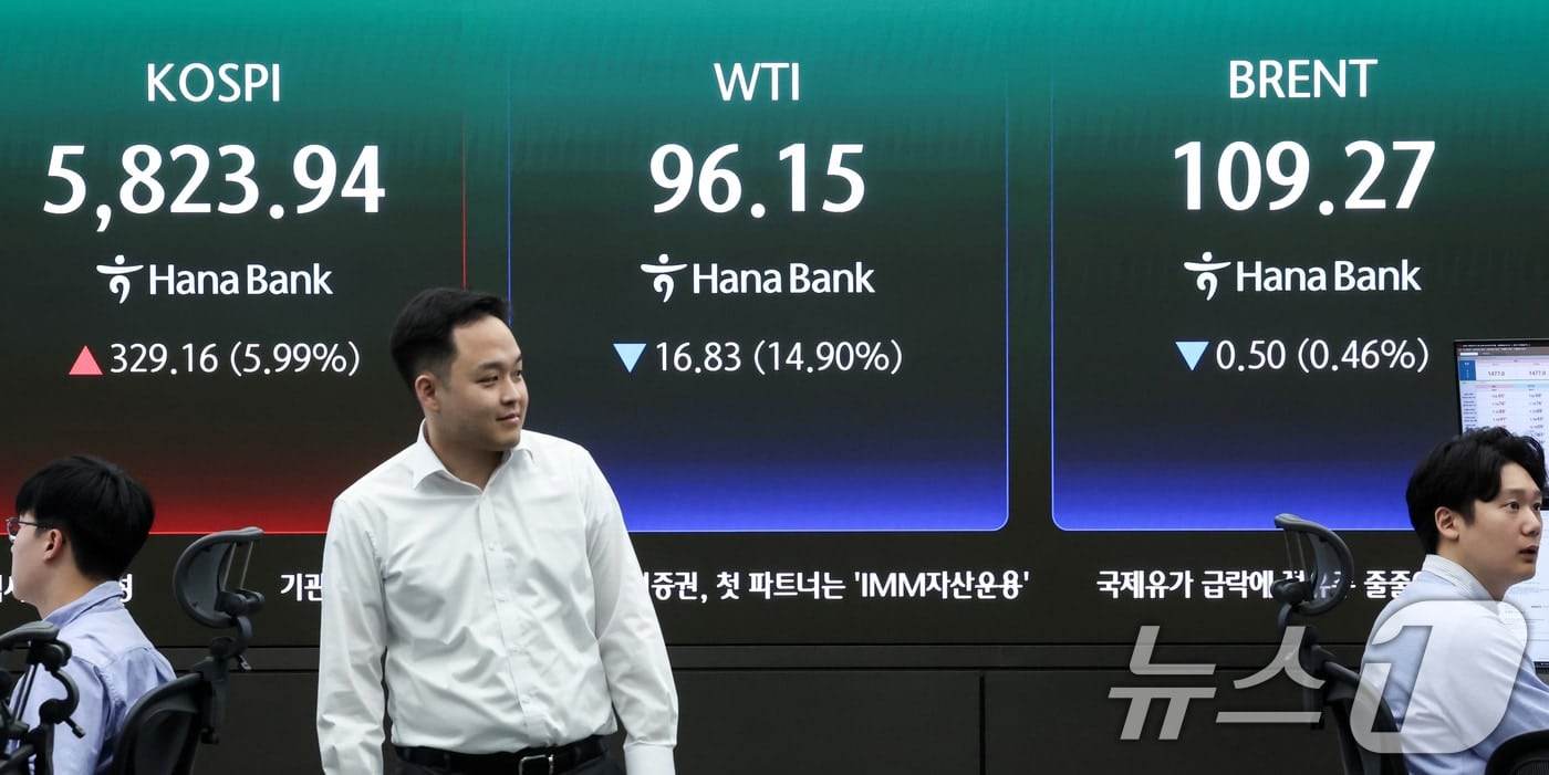 호르무즈 '숨통' 트였다…묶였던 원유 1400만 배럴, 5월 국내 유입 전망 3 호르무즈 개방에 숨통 트인 韓경제…전문가