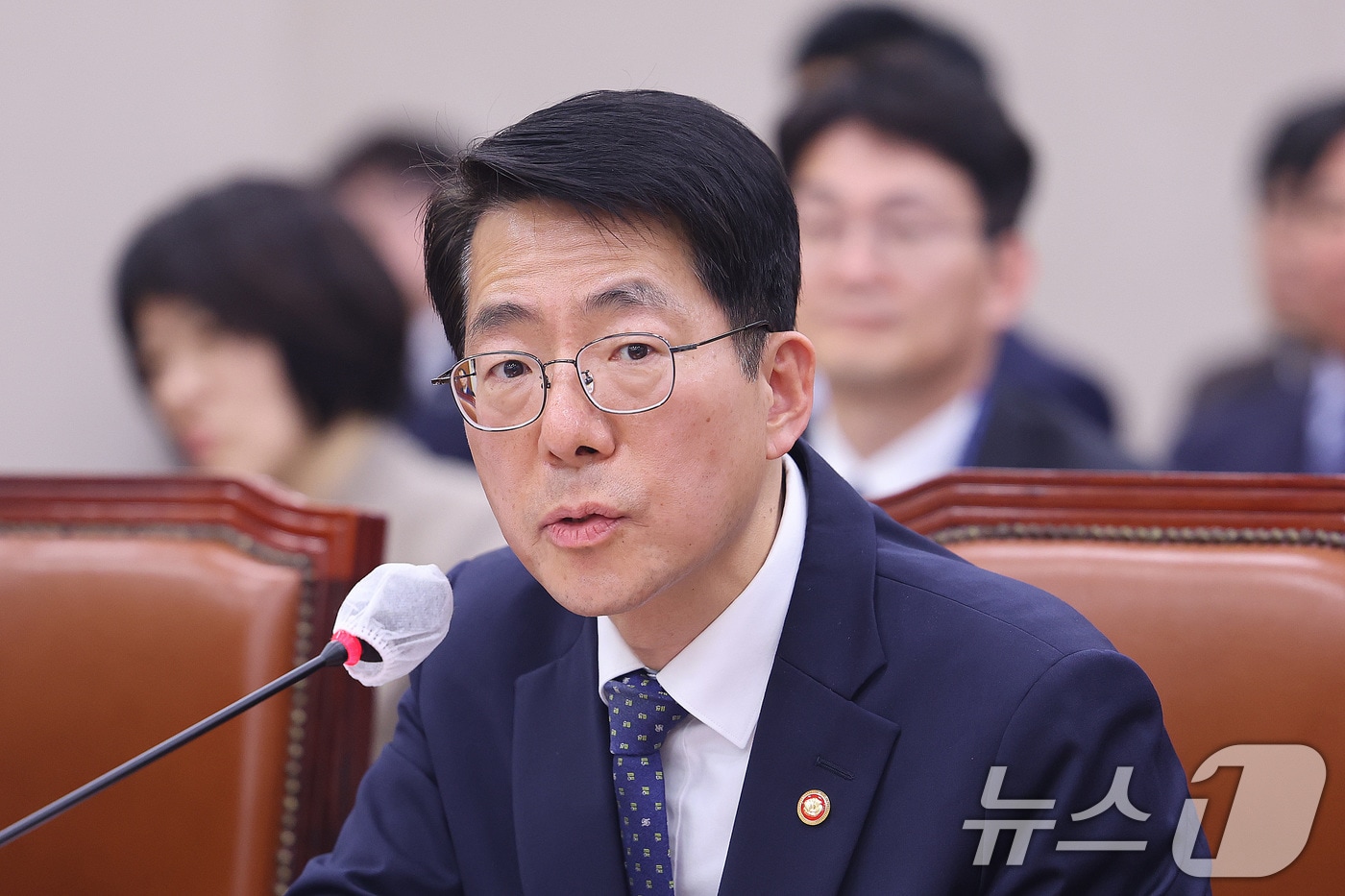 위험천만 홍해 뚫고 온 '원유'… 국내 물가 부담 덜까 3 황종우 해수장관