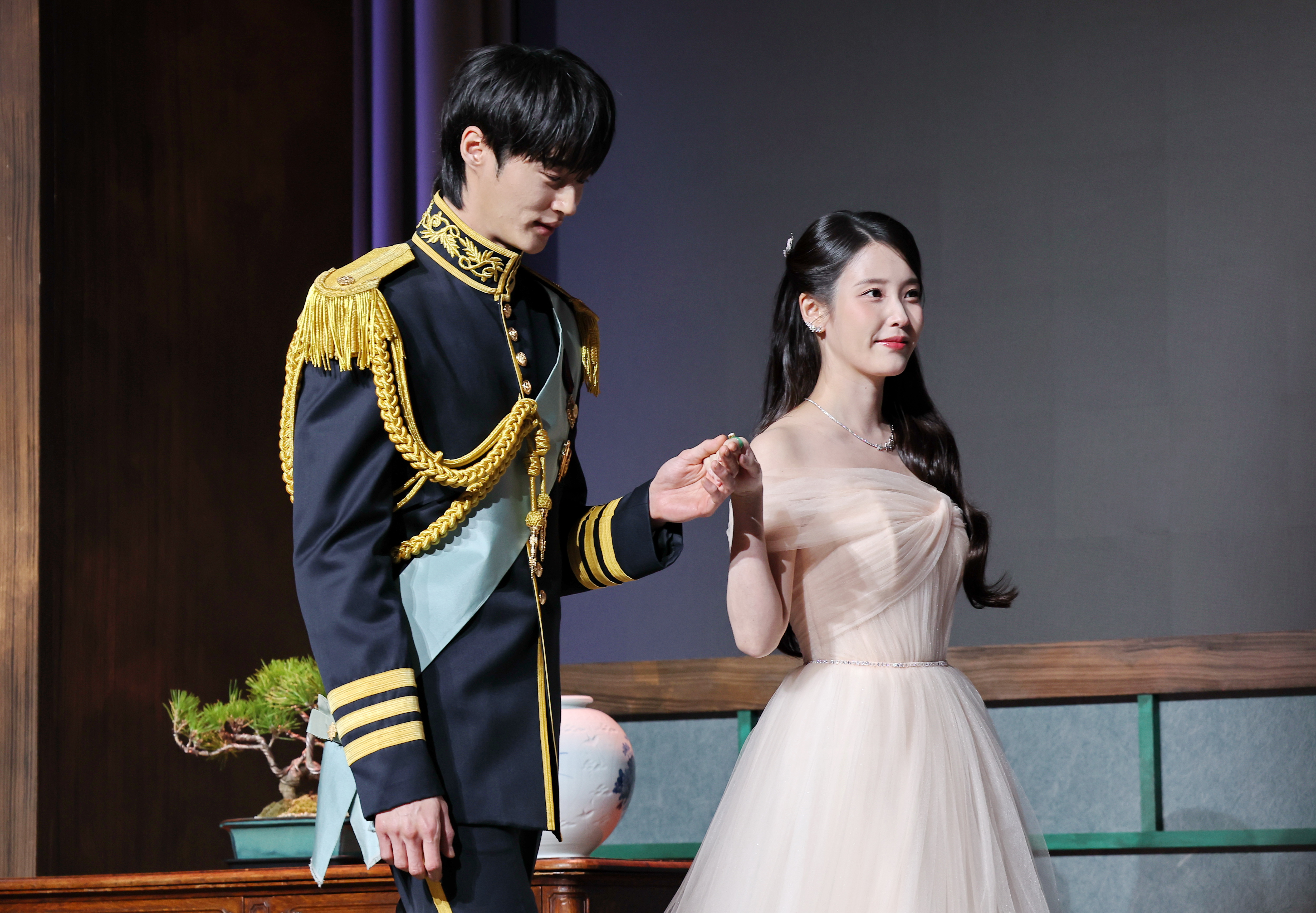 배우 변우석과 아이유 / 6일 서울 강남구 조선팰리스호텔에서 열린 MBC 드라마 '21세기 대군부인' 제작발표회