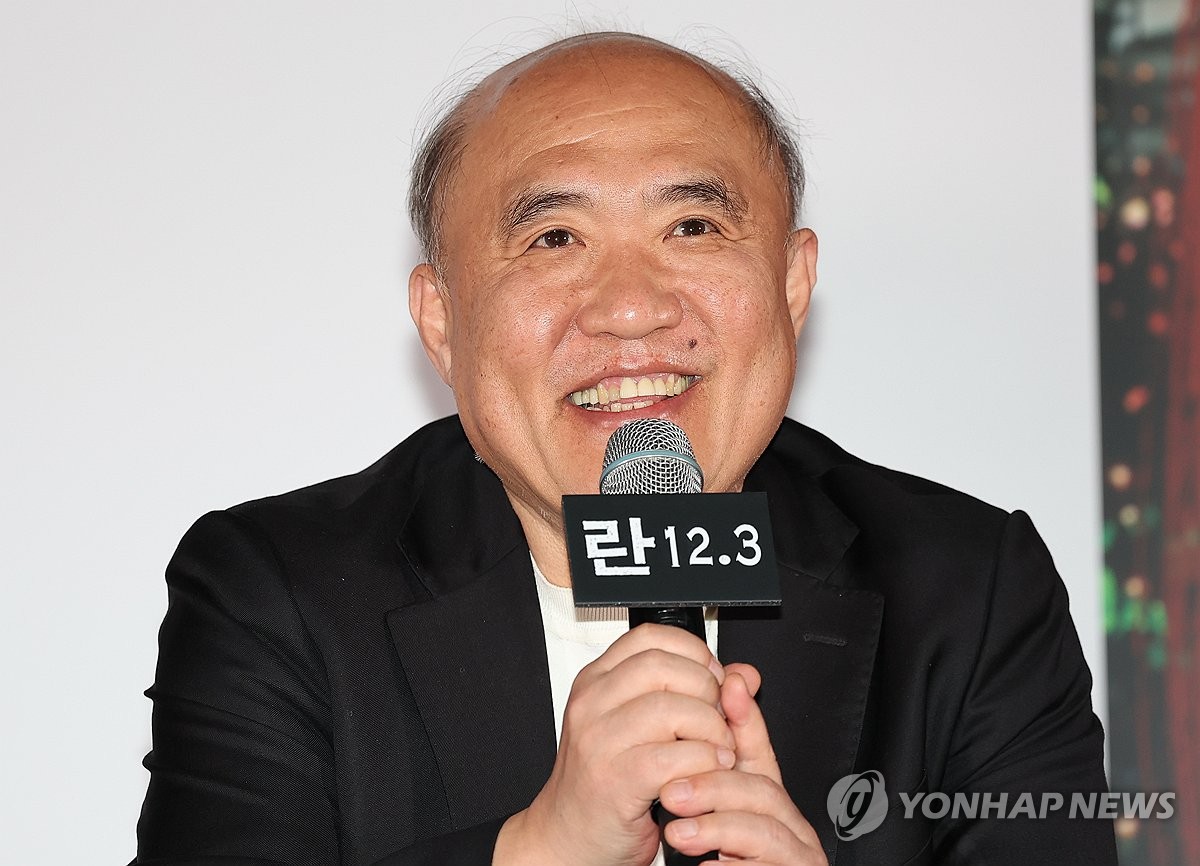 인사말하는 조성우 음악감독