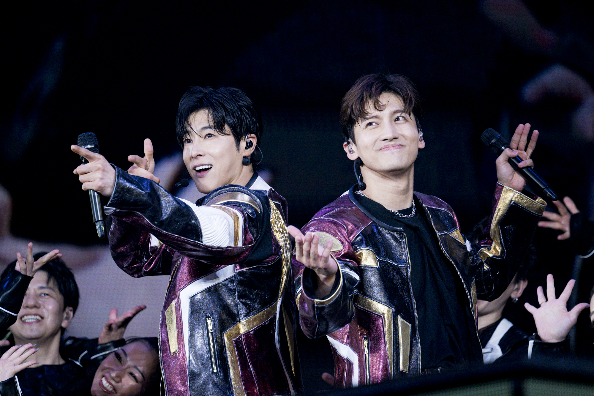 일본 닛산 스타디움에서 콘서트 '레드 오션'을 연 그룹 동방신기 [SM엔터테인먼트 제공]