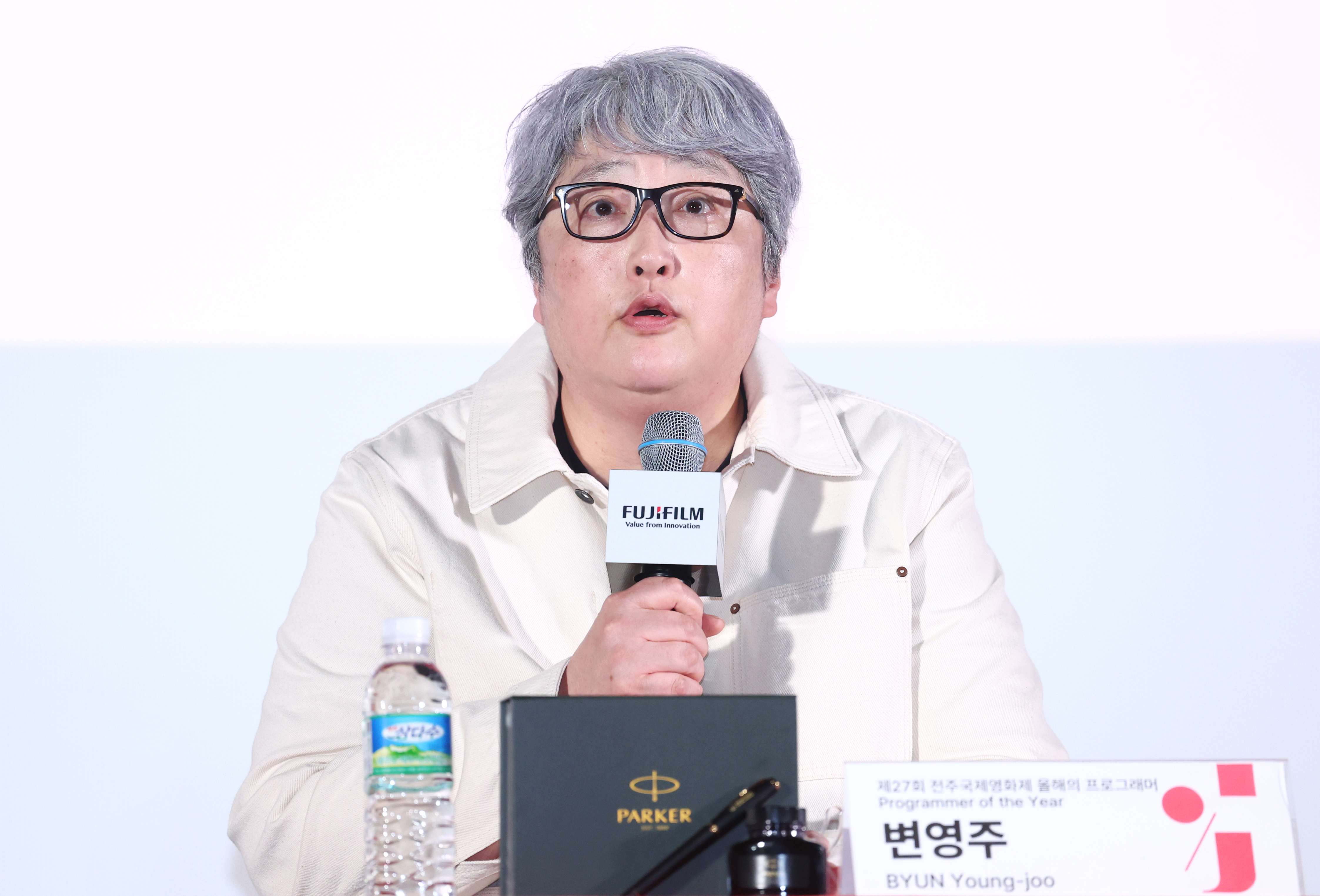 '올해의 프로그래머' 변영주 감독
지난 31일 오후 서울 용산구 CGV용산아이파크몰에서 열린 제27회 전주국제영화제 상영작 발표 기자회견에서 인사말