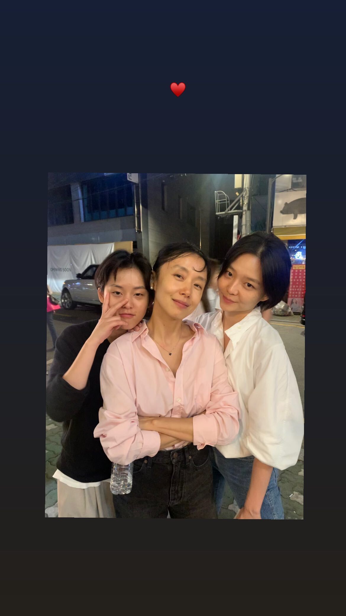 (왼쪽부터) 이연, 전도연, 이솜