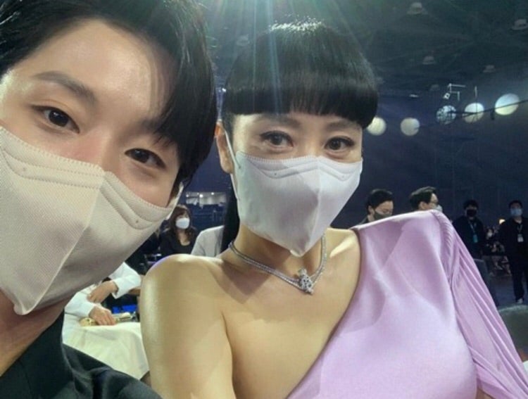 이연(왼), 김혜수