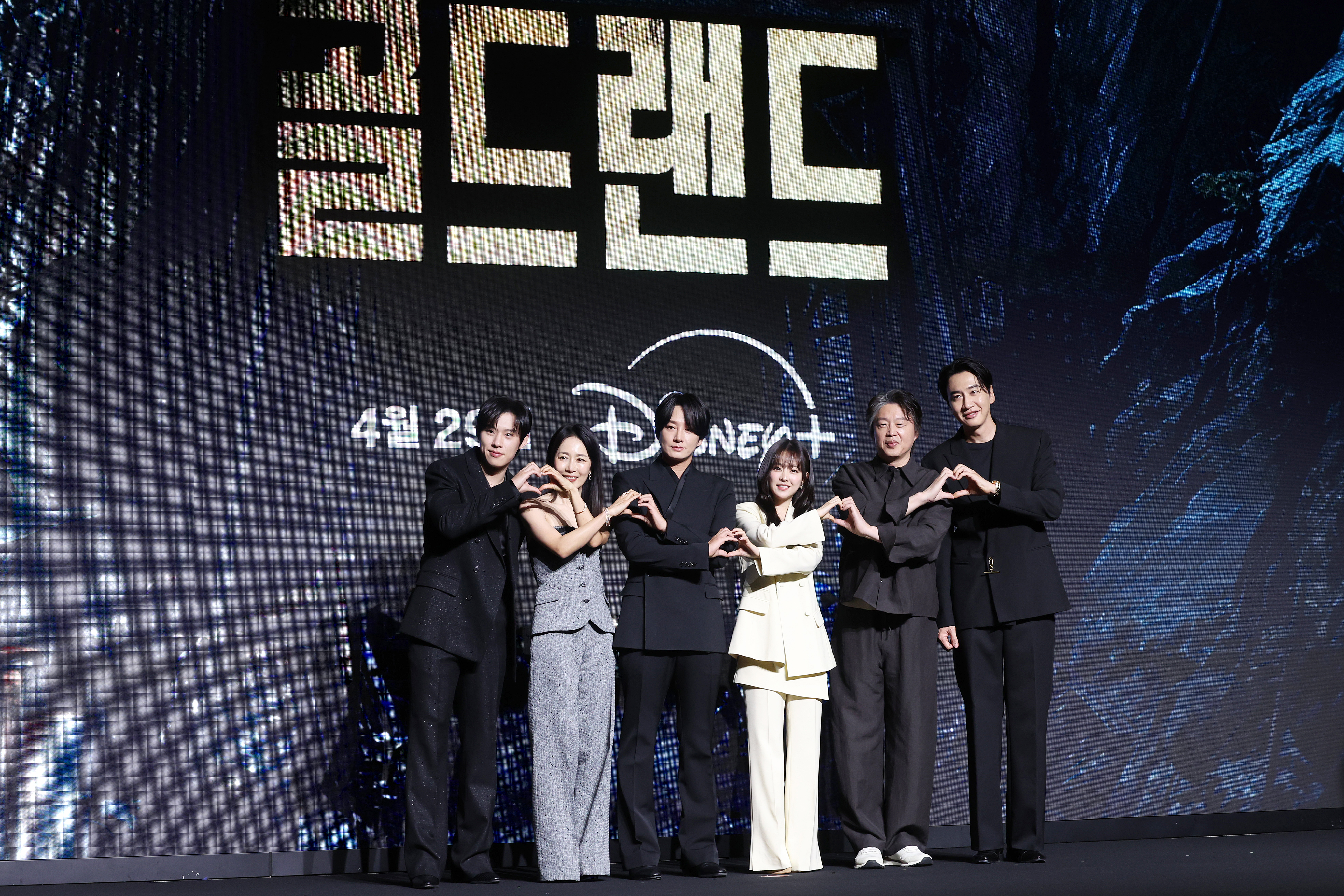 27일 서울 영등포구 콘래드호텔에서 열린 디즈니+ 오리지널 시리즈 '골드랜드' 제작발표회 왼쪽부터 김성철, 문정희, 이현욱, 박보영, 김희원, 이광수