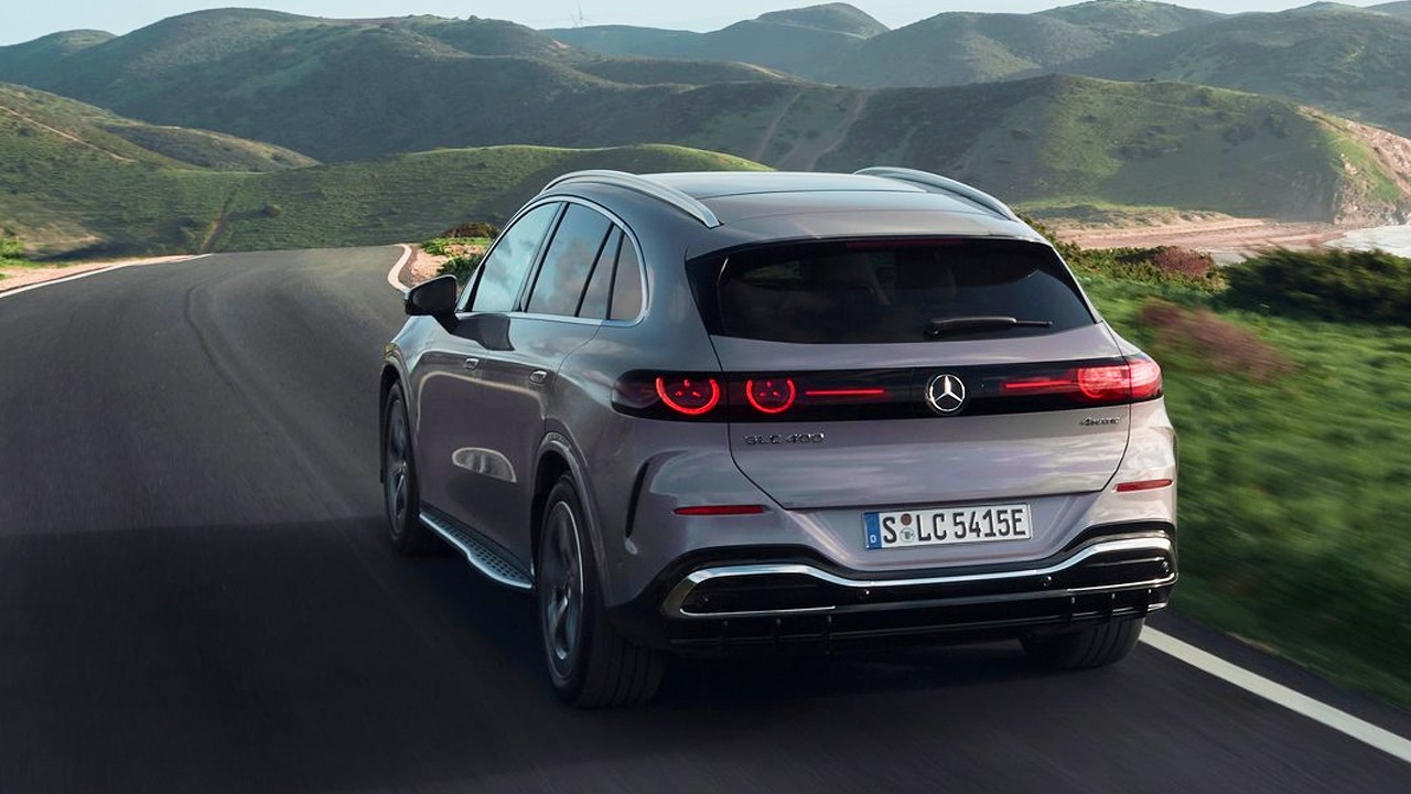 2026 메르세데스-벤츠 GLC EV 후면부 주행사진 / 사진=메르세데스-벤츠