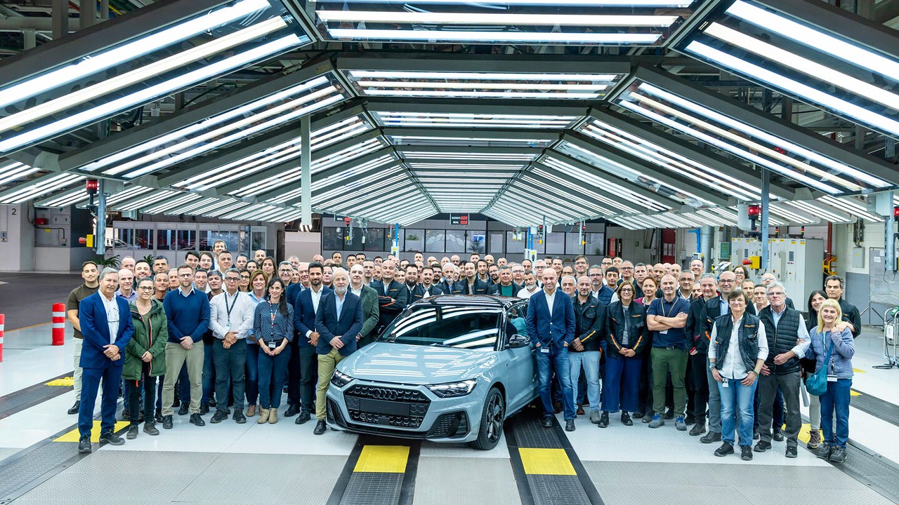 아우디 A1 생산 종료 기념사진 / 사진=아우디