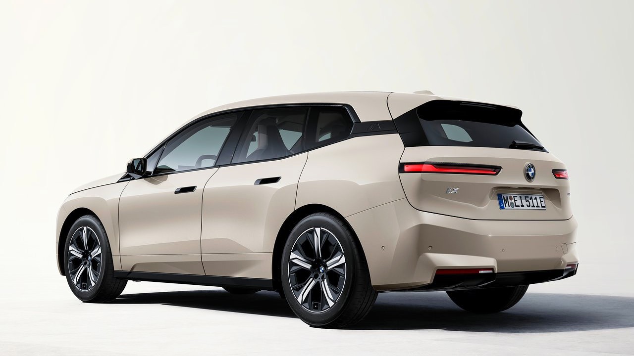 BMW iX 후면부 / 사진=BMW