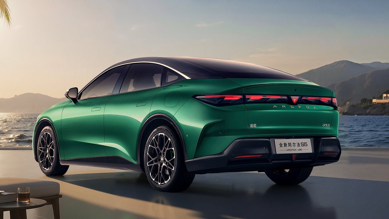 BAIC 아크폭스 알파 S5 후측면 쿼터 뷰 / 사진=BAIC