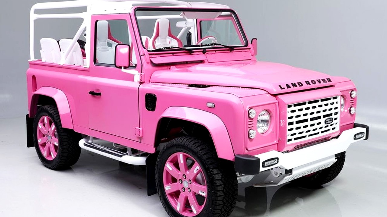 에픽 오토 리스토어 핑크 커스텀 디펜더 90 전면부 / 사진=Barrett-Jackson