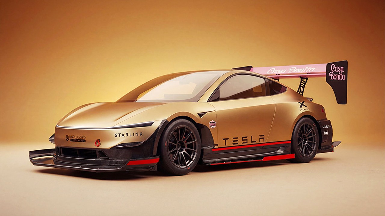 언플러그드 퍼포먼스 골드멤버 전측면 쿼터 뷰 / 사진=언플러그드 퍼포먼스