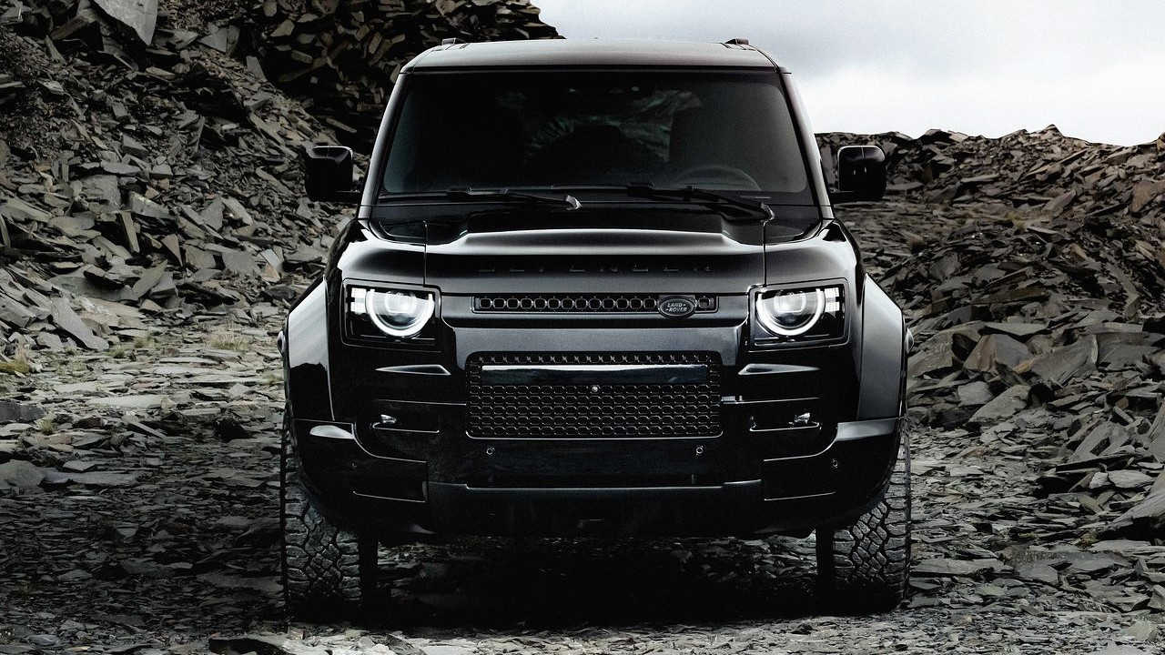 랜드로버 디펜더 옥타 블랙 전면부 /사진=JLR그룹