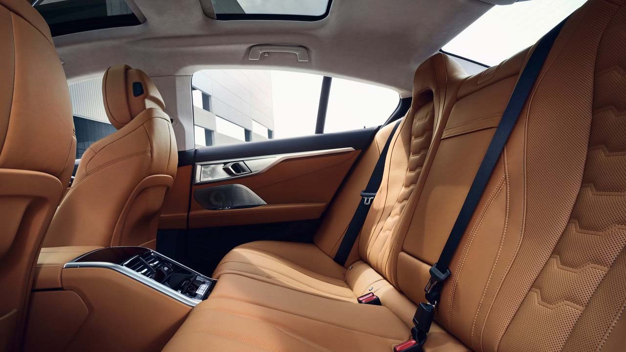 BMW M850i 2열 실내 / 사진=BMW
