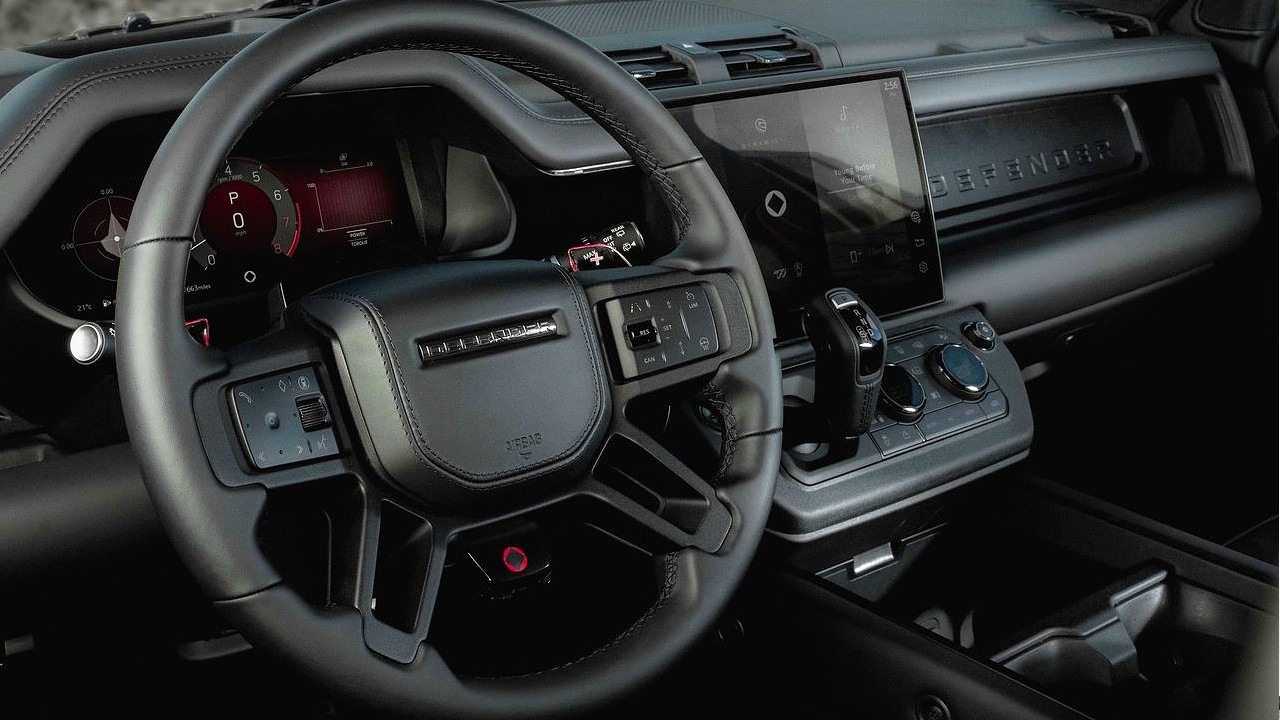 랜드로버 디펜더 옥타 블랙 인테리어 /사진=JLR그룹