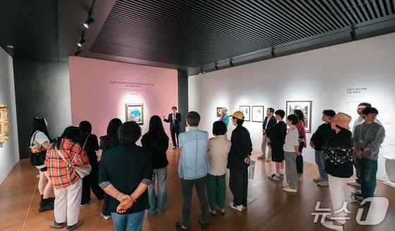 JB금융그룹 전북은행이 후원하는 전북은행미술관이 22일 군산 JB문화공간 내 미술관에서 두 번째 특별 기획전 '당신이 보지 못한 유럽 명화전'을 개막했다.(전북은행 제공. 재판매 및 DB 금지)