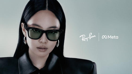 The Ray-Ban Meta Wayfarer worn by Jennie / Provided by Meta