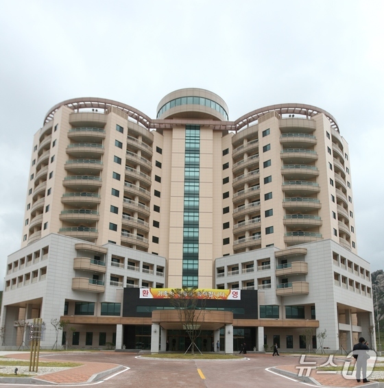 Exterior view of the Mount Kumgang Family Reunion Center, built by North Korea in the Mount Kumgang tourism zone as a symbol of inter-Korean reconciliation. (Provided by South Korea’s Ministry of Unification. Resale and DB prohibited) Feb. 13, 2025. / Courtesy of News1