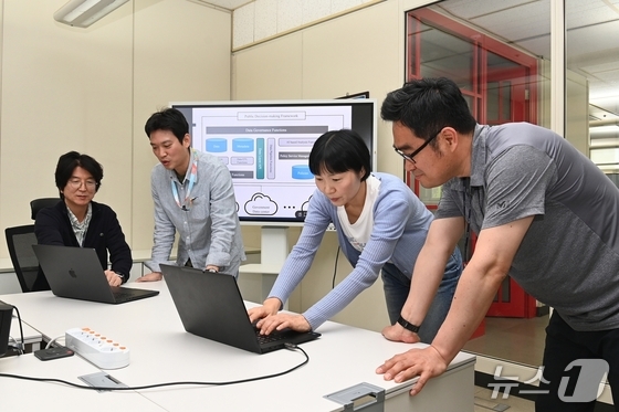 ETRI researchers discussing the structure of policy intelligence data management and the configuration of interfaces (Provided by ETRI) 2026.5.6 / News1