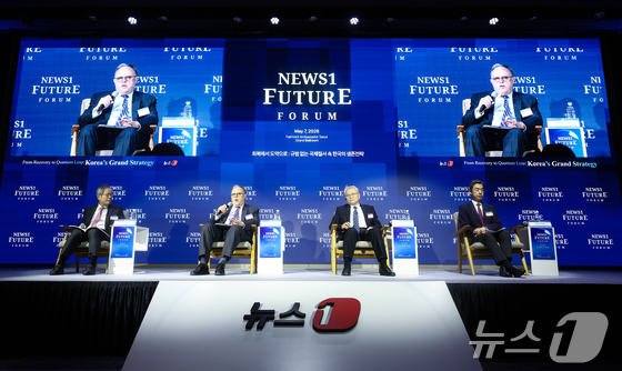 Panelists are discussing the topic Alliance Modernization vs. Strategic Autonomy: Where Does Korea Stand? at the News1 Future Forum held on Thursday at the Fairmont Ambassador Hotel in Yeouido, Seoul. From left: Cheon Young-woo, Chairman of the Korea Future Forum; Sydney Siler, Senior Advisor at the Center for Strategic and International Studies (CSIS); Yan Xuetong, Honorary Dean of the Institute of International Relations at Tsinghua University in China; and Junya Nishino, Director of the Center for East Asian Studies at Keio University in Japan 2026.5.7 / News1