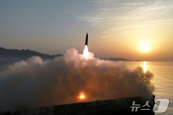 A scene from the test launch of the Hwasong-11R, equipped with a North Korean cluster warhead / Rodong Sinmun