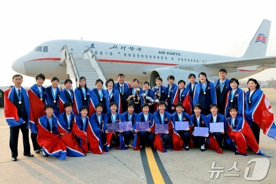 The North Korean women\'s soccer team, which won the 2025 FIFA U-17 Women\'s World Cup / Rodong Sinmun