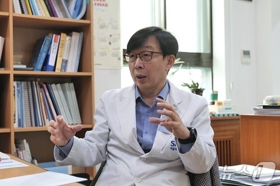 Professor Kim Boong-nyeon from Seoul National University Hospital's Department of Child and Adolescent Psychiatry is being interviewed by News1. (Provided by Seoul National University Hospital)