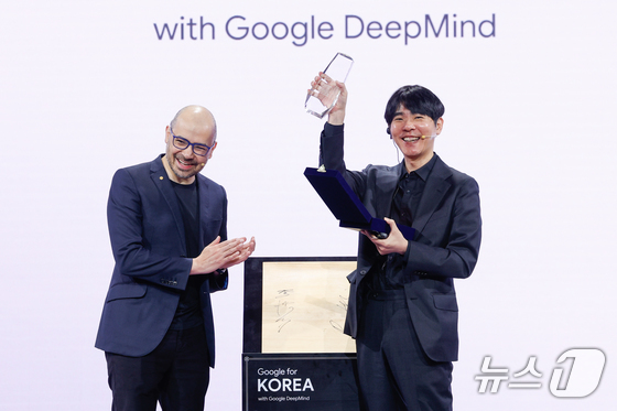 Lee Se-dol is seen holding a plaque of appreciation he received from Demis Hassabis, co-founder and CEO of Google DeepMind, at the Google for Korea 2026 event held at the Westin Chosun Hotel in Jung-gu, Seoul, on April 29 2026.4.29 / News1