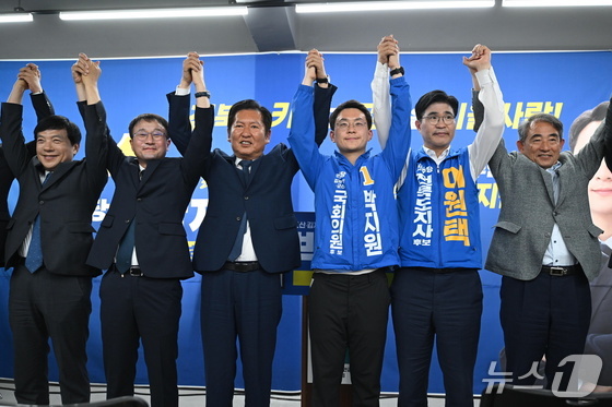 박지원 더불어민주당 국회의원 후보(군산·김제·부안을)가 17일 선거사무소 개소식을 가졌다. (박지원 후보 캠프 제공. 재판매 및 DB 금지)
