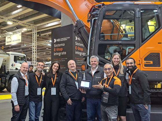 The AI-powered emergency automatic braking technology “E-STOP” developed by HD Construction Equipment received the SaMoTer Innovation Award in Italy. / Courtesy of HD Construction Equipment