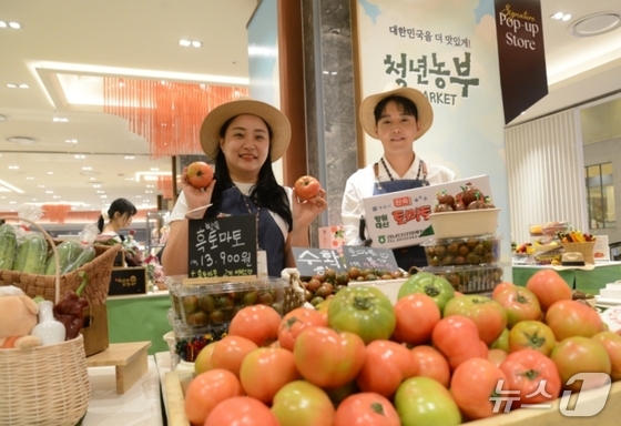 롯데아울렛 이시아폴리스점은 오는 22~25일 '청년농부 파머스 마켓'을 진행한다. 사진은 지난해 5월 롯데백화점 부산본점에서 열린 '청년농부 파머스 마켓' 모습.(롯데백화점 제공, 재판매 및 DB 금지)