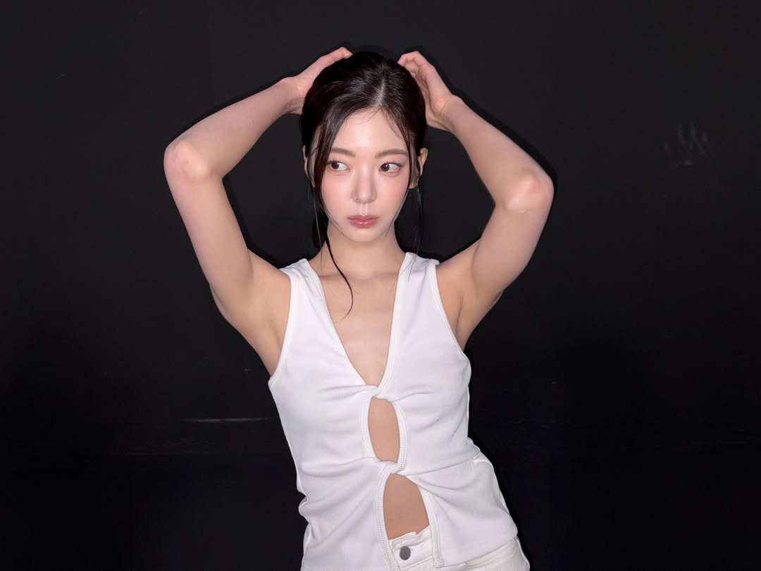 引用: カメラを正面から見つめるクローズアップショットのITZYリア / 写真=リア Instagram @lia_loves___