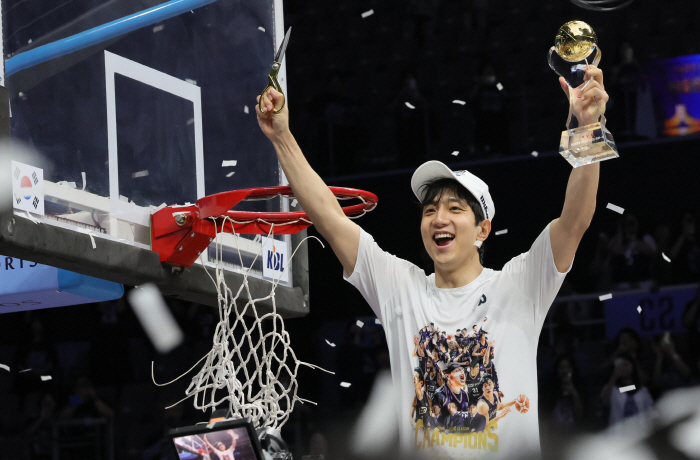 MVP 허훈의 포효<YONHAP NO-8374>