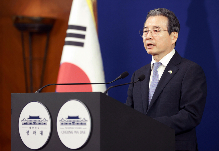 브리핑하는 김용범 정책실장