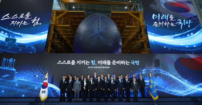 이재명 대통령, 제1회 미래국방전략위원회 주재