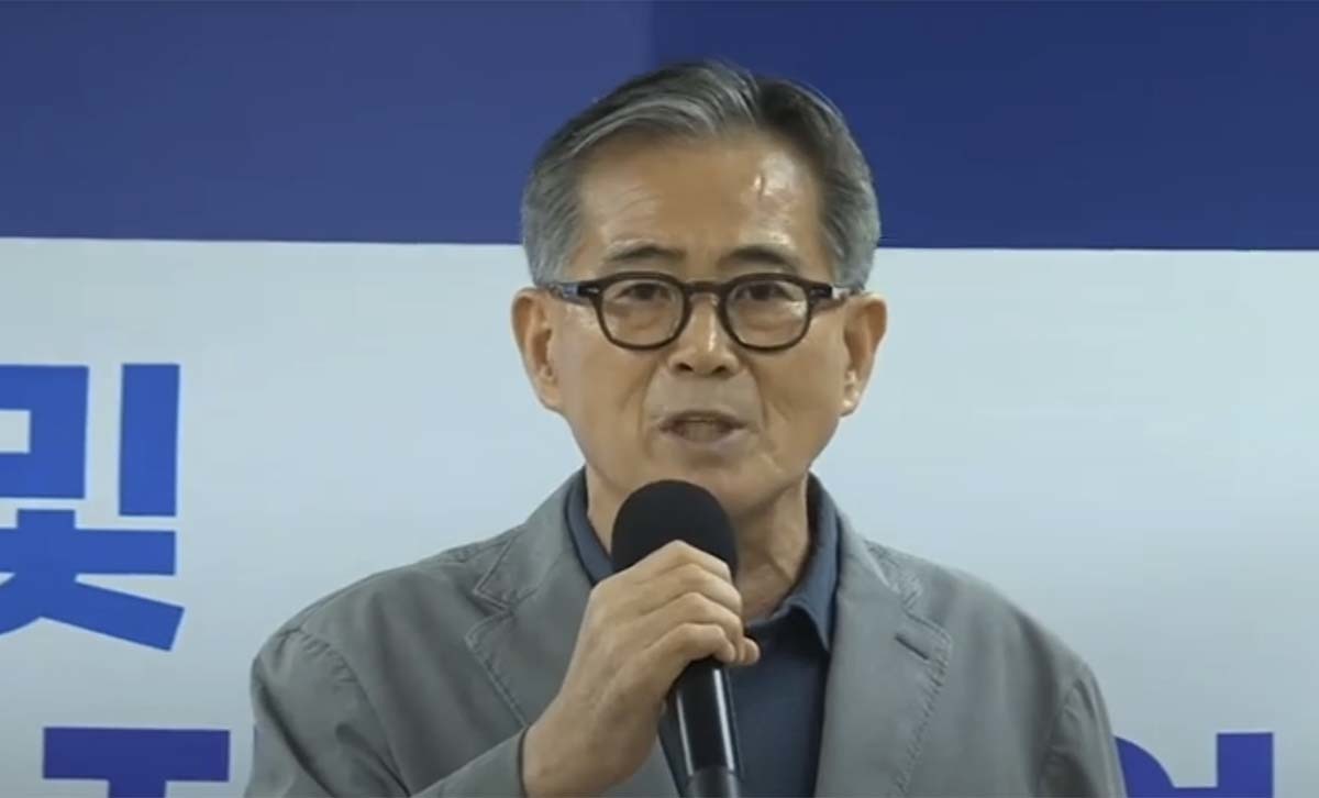 구자욱 부친인 구경회 전 대한축구협회 초등축구연맹 부회장이 김부겸 더불어민주당 대구시장 후보에 대한 지지 의사를 밝히고 있다. D/ JTBC 영상 캡처