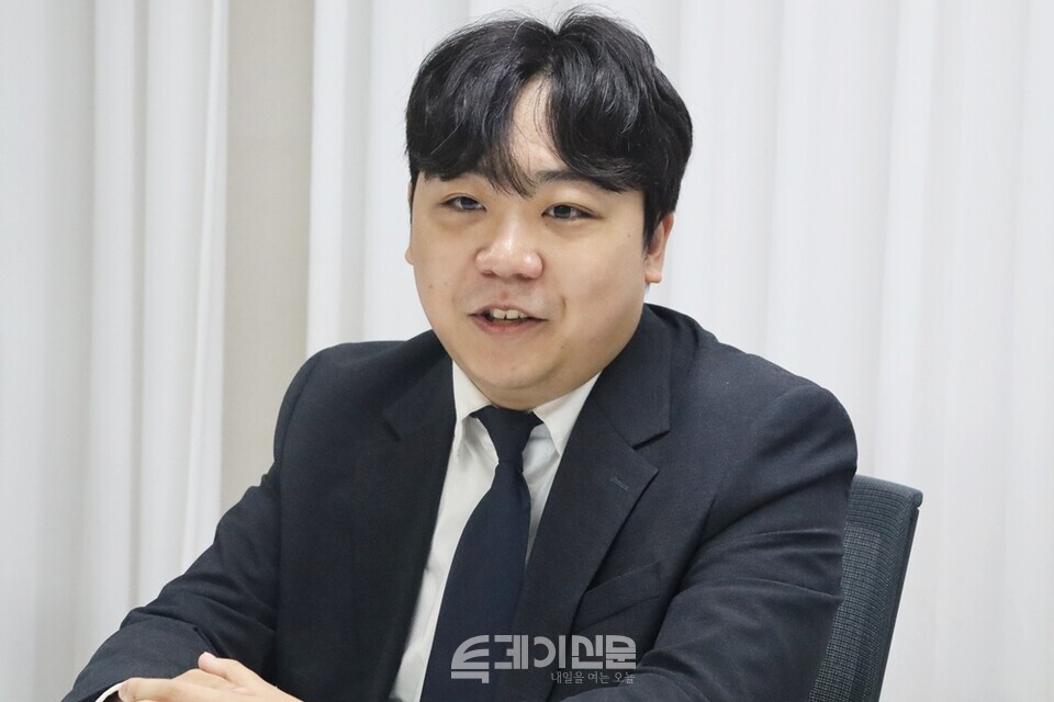 서울 광진구 라선거구에 출마한 개혁신당 이진현 후보가 투데이신문과 인터뷰를 진행하고 있다. ⓒ투데이신문