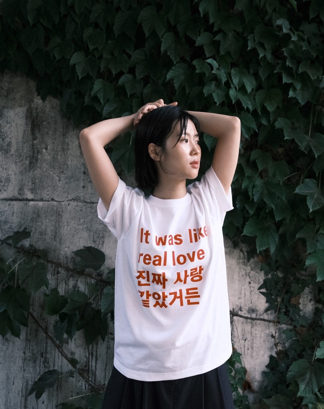 이상은 작가의 작품 「남은 음식」 속 문장을 티셔츠에 사용한 모습. [사진 출처=출판사 결 SNS]