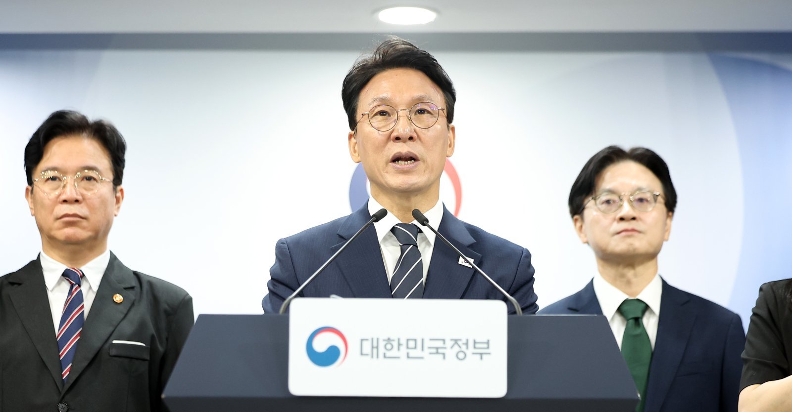 김민석 국무총리가 17일 서울 종로구 정부서울청사에서 삼성전자 파업 관련 대국민 담화를 발표하고 있다. 2026.05.17. 서울=뉴시스